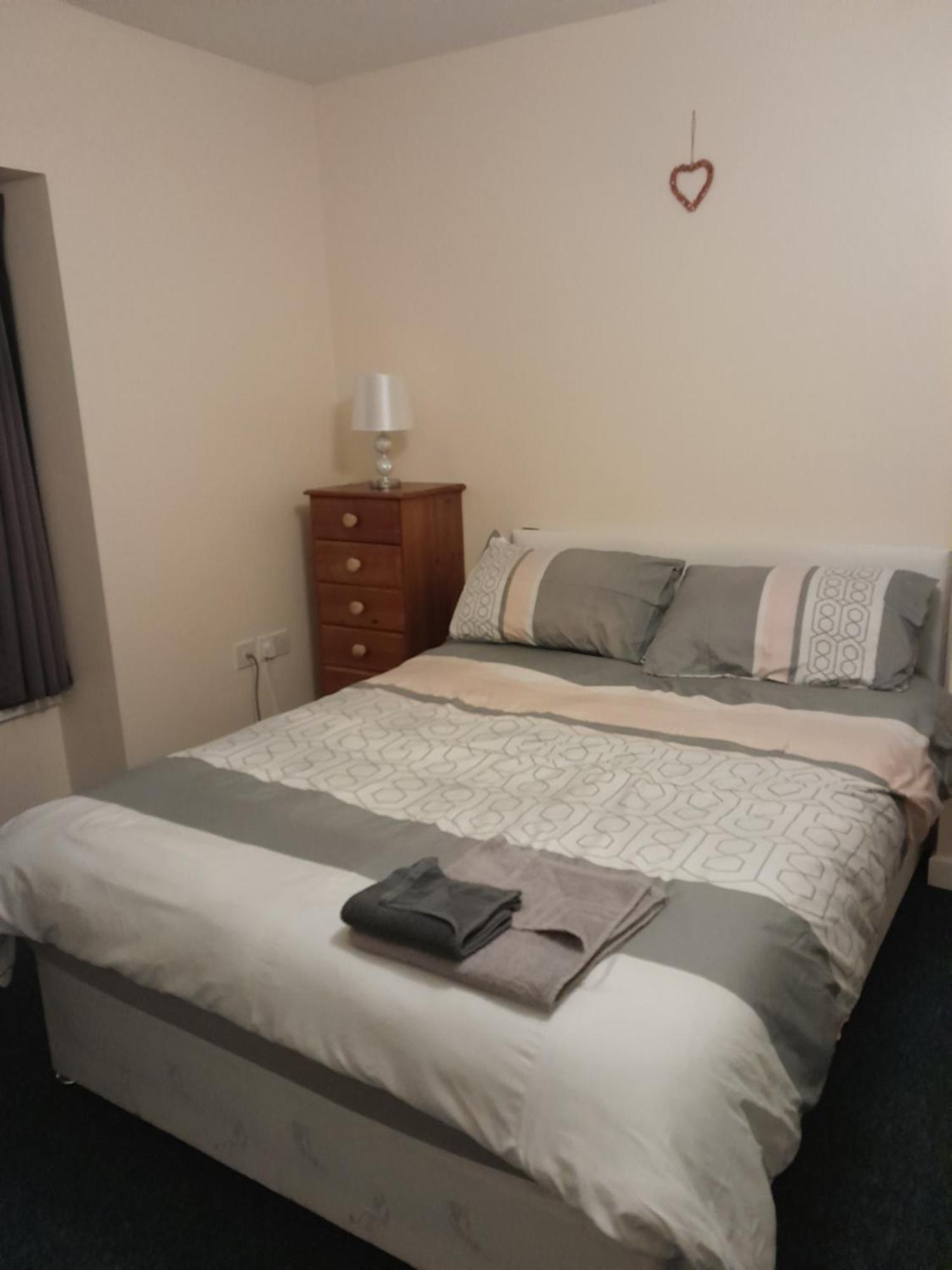 Kings Arms Guest House Ebbw Vale Exterior photo